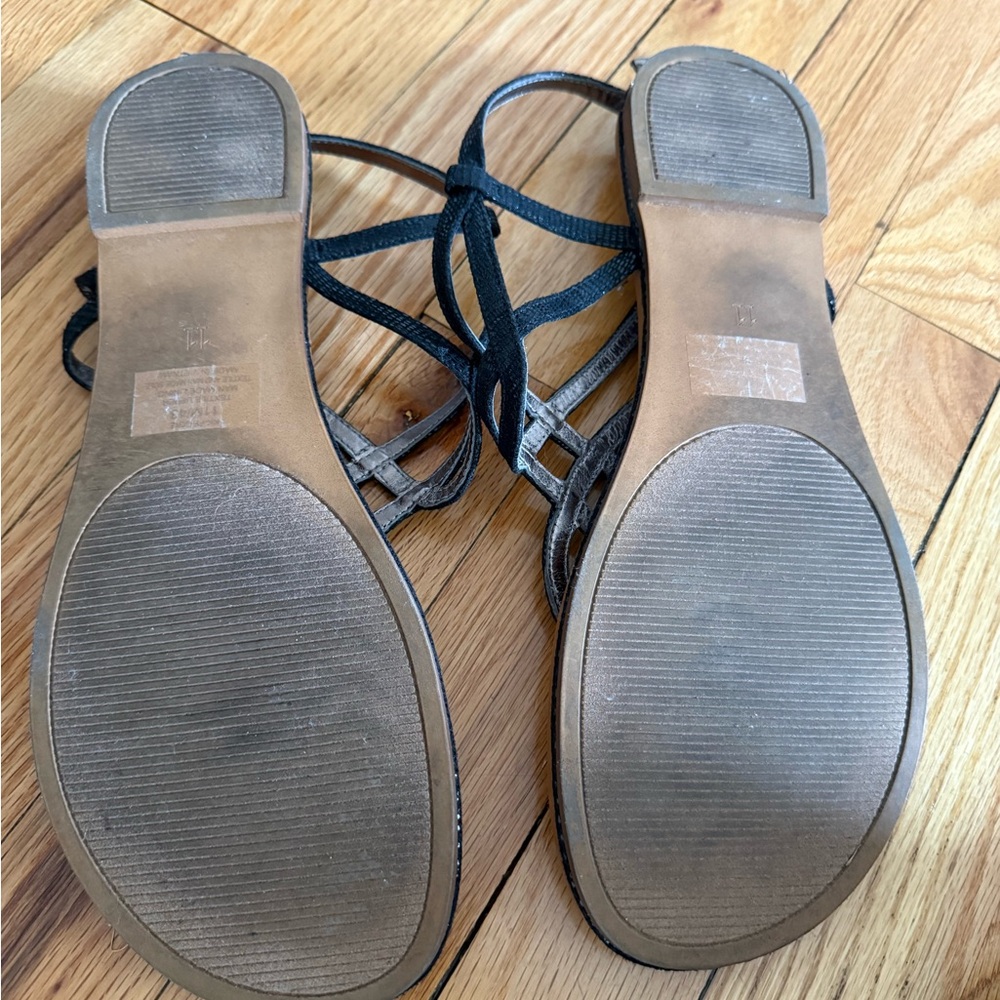 Kelly & Katie - Women's Black Strappy Leatherette T-Strap Sandals - Picture 2 of 2